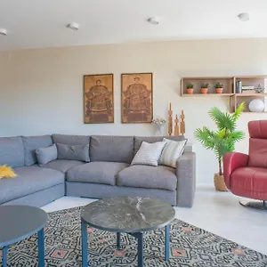 Magi, Turístics Apartamento